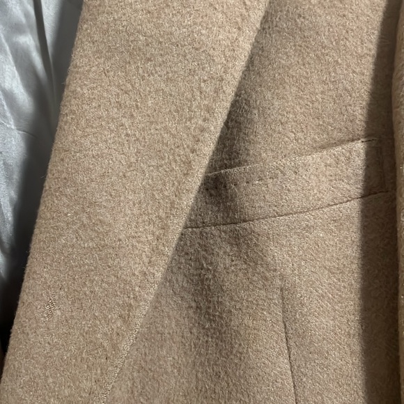 Hart Schaffner & Marx sports coat. 100% camel hair. See measurements for fit. - Picture 3 of 11